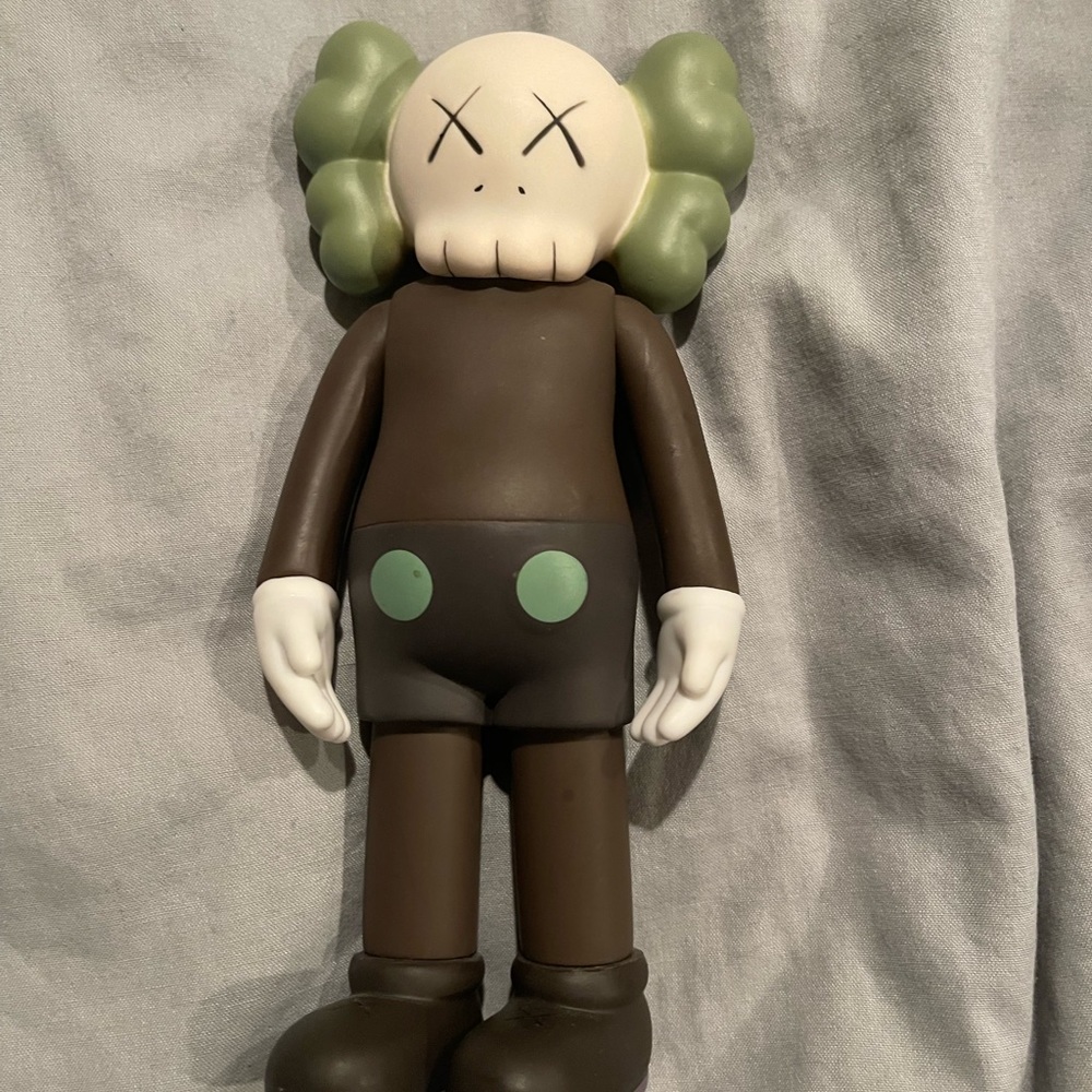 COPY - KAWS FIGURE